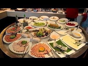 Holiday inn resort Phuket - Buffet breakfast, lots of indian and western and Chinese food choices