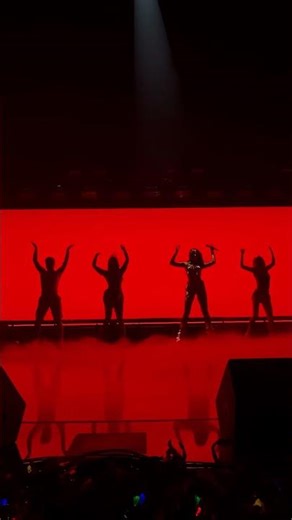 THE Jingle Bell Rock intro ♥️♥️ #tatemcrae #jingleball #meangirls #fyp