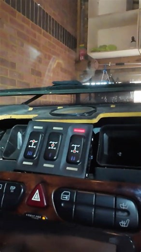 How to test Differential Lock LED w463 G Wagon #car #repair #diy #difflock #diagnosis #4x4