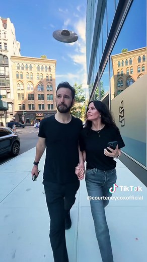 Exploring the UFO Phenomenon: Courteney Cox and David Arquette Connection