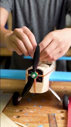 ✈️ Amazing DIY Rubber Band Airplane! Watch It Fly Without Batteries! 🔥 #flyingmotion #flymotion