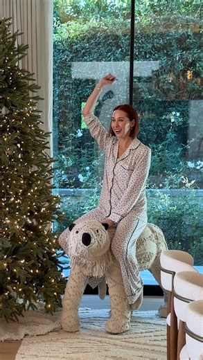 JACLYN TORREY💍 | Hopefully you guys get some tips from this!🎄 Decorating with my mom is one of my favorite Christmas traditions ✨🕯️ | Instagram