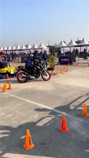 The new Fz v2 in the track and He is so smooth| Yamaha Bike Carnival | Gymkhana Ride #fzv2 #motovlog