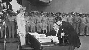 珍贵视频：1945年，日本在美国战舰密苏里号上举行受降仪式过程