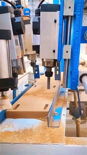 Automatic punching machine for woodworking