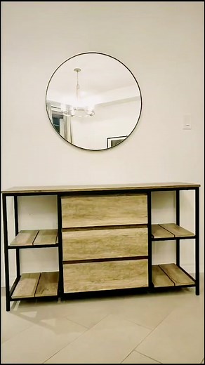 Console table styling ✨ #interiordecorating #interiordecor #homedecor #diytips #decortips #decor #consoletable #stagedtosell #staging