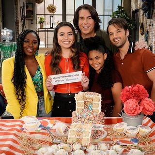 One Direction on iCarly watch: The band perform 'What Makes You Beautiful'