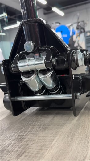 Built low. Lifts high🤩 SGS 2.5 Tonne Low Profile Jack with dual pump power and a 90mm entry — made for real garage work. #HomeMechanic #SGSengineering #WorkshopTools #CarMaintenance | SGS Engineering