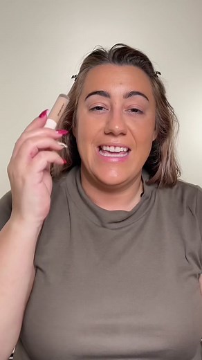 I’ve been evaluating the new Real Flawless Concealer by @Laura Mercier for the last three days. This concealer is launching at such an interesting time, on the heels of the Real Flawless foundation going super viral. As they share the same name and franchise I know I can expect similarities in their attributes. This concealer has a serum-infused formula that feels incredibly thin. It’s very comparable to both the @Fenty Beauty concealer as well as @Natasha Denona’s concealer. I’d say the main at