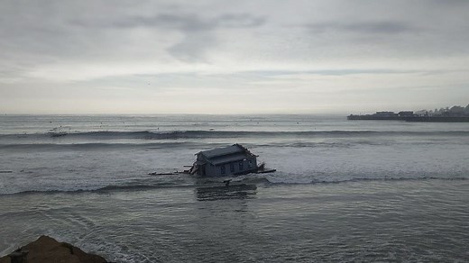 Watch as heavy surf causes Santa Cruz pier to partially collapse, sending 3 into water