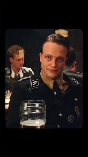 Only 3 fingers told they are not German officers 🎫