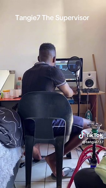 Tangie7: The Role of a Supervisor in Project Management