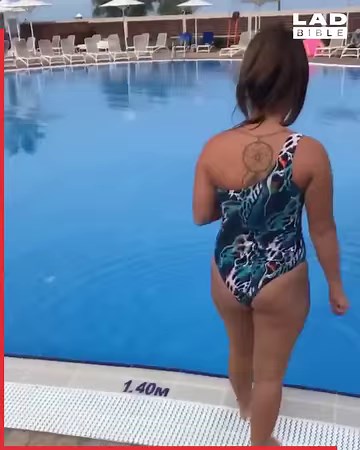 There are many ways to get in a pool. These aren't the best... 😂 | LADbible