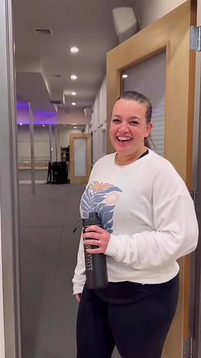Barre Strength uses heavier weights to promote good bone health, and to ensure you maintain muscle mass, strength and longterm mental focus and mobility. #barreworkout #barreinstructor #barre #barreworkout #coreworkout #barrefitness #barreclass #westchesterfitness #fitnessstudio #weightworkout #groupfitnessclasses #hudsonvalley #healthylifestyle #fitnessmotivation
