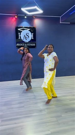 Shareef H | Now we are in the kuththu mode 🔥🔥 @hash24.dancefitness @sangithasasi @devika.vijay.1720 #kuththusong #dance #ennaaasamythiliye... | Instagram