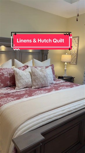 Refreshing your bed for Spring is so easy with this quilt set from @Linens & Hutch! #bedding #beddingsets #quilt #quilts #springbed