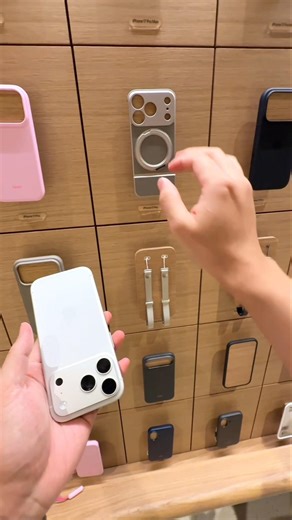 iPhone 17 Pro Max This pull-out slider phone case with a magnetic rotating stand