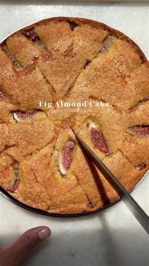 Fig Almond Cake - almond cake, topped with sweet sticky figs and served with a drizzle of floral honey 🍯 the perfect easy to make cake celebrating fig season Full recipe on the blog. Link in bio ✨
