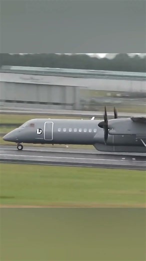 Powerful turboprop takeoff 🔥De Havilland Dash 8 Q400 full power departure#Dash8 #Q400 #Turboprop
