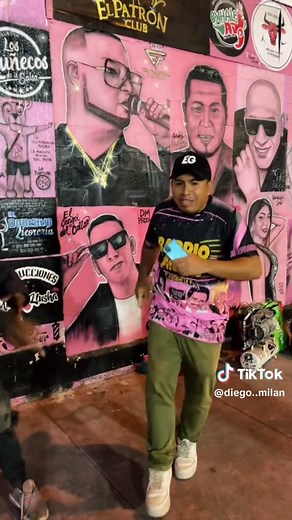 Mi León y Barney 😂de @Barrio.Milan Oficial🔹