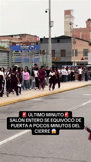 🚨 ¡MOMENTO DE TENSIÓN EN EL SIMULACRO! 😱 Falando pocos minutos para el cierre y todo un salón se dio cuenta de que estaba en la puerta equivocada. ⏰👀 ¿Lograron llegar a tiempo? 👀🔥