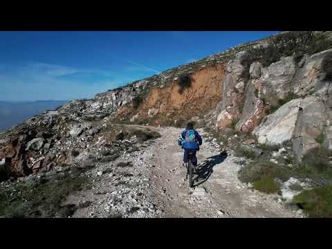 Λίγο κάτω από την κορυφή της Πεντέλης. Ορεινή ποδηλασία. Penteli peak trail. Dji Air 2s