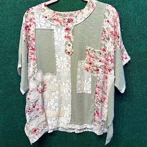 🌟SALE 151 NWT POL Sage Floral Lace Crochet Top Shirt FIRM