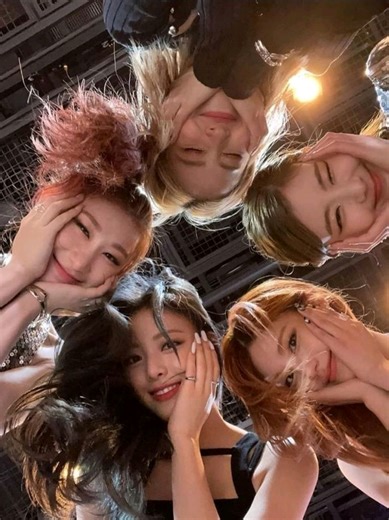 I love our silly little groupchat 🥹🥹😕 literally my favfavfav girls in the whole world, always the ones making me laugh and cry 🥹🥹 #itzy @𝗆𝖺𝗒💙 @marina @hj @Sama @jos @hope @★ 𝓐𝓶𝓲𝔂𝓪𝓱 ★ ᴹⁱᵈᶻʸ ⭑.ᐟ