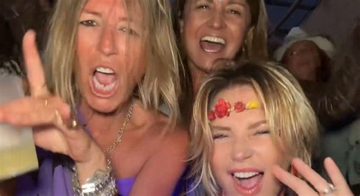 Da Napoli a Formentera, il party di Imma Ferraro: 150 amici in riva al mare