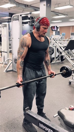 Straight Barbell Curls for Effective Bicep Growth