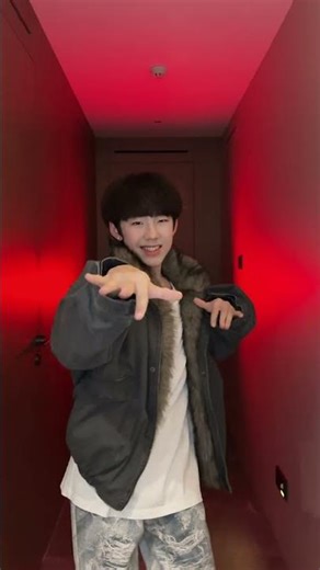 🐱➡️😡 #张嘉懿Austin #审判摇 #养成系 #开始跳舞吧 #10后