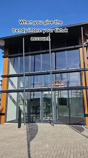 Ow interns... #maxwellthecat #datacenter #serverius #fyp #foryou