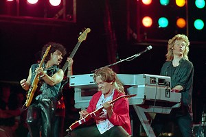 City Winery welcomes G.E. Smith, guitarist for Bob Dylan, Hall & Oates - WTOP News