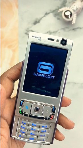 POV: Playing Java Games on a 18 Year Old Nokia Dual Slider...