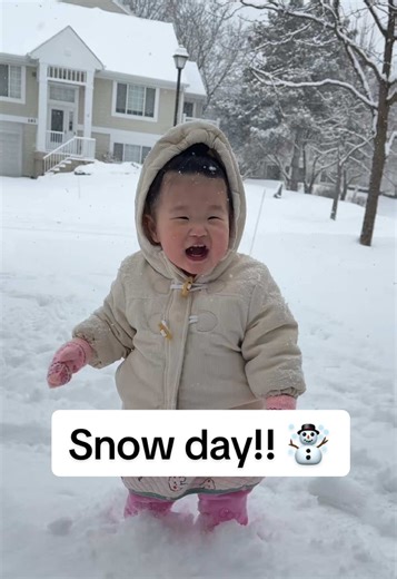 She fell at the end but it’s okay 😂☃️🩵 | snow day