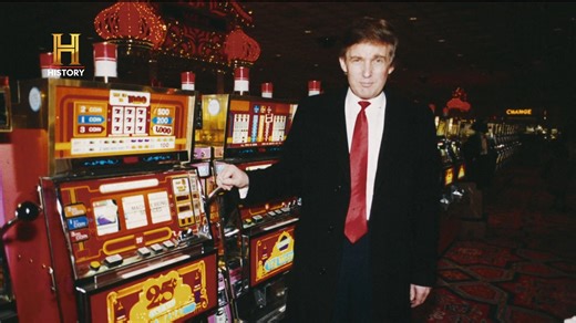 351K views · 6.9K reactions | En los años 90, Donald Trump enfrentaba deudas millonarias y fracasos. Pero el productor Mark Burnett lo vio como el vendedor ideal para la TV. Así nació "El Aprendiz", un programa que mostraba su lujoso estilo de vida, negocios y familia. Más que un reality, fue un infomercial que reinventó la imagen de Trump ante el mundo.  ¡Disfruta de todo esto y más, en la pantalla de History y en nuestro canal de Youtube! #DinastíaTrump | HISTORY | Facebook