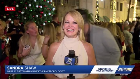 Palm Beach conducts Worth Avenue Christmas tree lighting