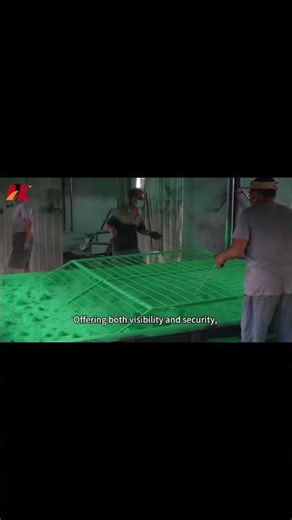 Barbed wire on display: Structural details and material presentation of protective products