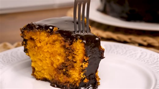 Bolo de cenoura leve e fofinho: o TudoGostoso revela como acertar para a massa não solar