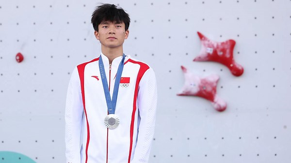 China's Wu Peng, Zhong Qixin talk about winning Paris 2024 men's speed climbing silver