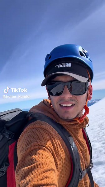 Cumbre Volcan Osorno!!! Volvimos con todo en esta magnifica cumbre de 2.652 msnm junto a dos grandes personas! #chile🇨🇱 #montañismo #volcan #volcanosorno #naturaleza #mountain #summit #nature