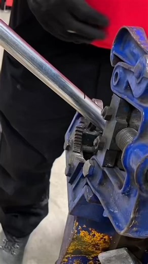 How to Thread Steel Conduit #gshelectrical #electricianstools #electricalapprenticeships | GSH Electrical Training