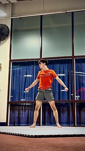 Splits #fyp #karate #flips #karatekid #dragonkick #tricking #explore #explorepage #trending #splits | the.evan.gendreau