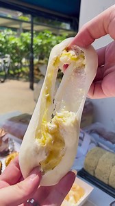 🇸🇬Hidden gem bakery!! They have durian snow mochi and affordable breads and cakes 🤤 宝藏面包店有雪媚娘！Name: Ben Baker (Multiple outlets) #新加坡 #新加坡美食 #singapore #sgfood #sgfoodie #sgbakery #bakery | FoodieKom 新马大吃货