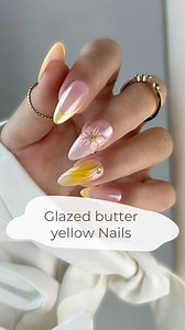 Butter Yellow Nailtrend💛. Products: Jolifin LAVENI 3in1 Shellac - milky rosé 10ml ArtikelNr: 28890T Jolifin LAVENI 3in1 Shellac - pastell-yellow 10ml ArtikelNr: 28154 Jolifin Pearl-Chrome Pigment - white ArtikelNr: 10845 Jolifin Studioline UV Top-Sealing - clear 14ml ArtikelNr: 27454 Jolifin Pigment Palette - Ombre & Aura ArtikelNr: 28637 Jolifin LAVENI 3D-Gel - clear 5ml ArtikelNr: 17307NT Jolifin LAVENI 3D Sticker 3 ArtikelNr: 31017 Jolifin LAVENI Magnetic Micro Pearls - gold ArtikelNr: 15622