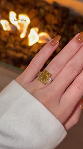 💛✨ yellow radiant cut diamond ring // radiant cut yellow diamond // yellow diamond engagement ring // fancy vivid yellow diamond ring // radiant cut engagement ring // yellow diamond halo ring // luxury yellow diamond ring // yellow diamond ring // natural yellow diamond ring // radiant cut diamond jewelry // custom yellow diamond ring // statement yellow diamond ring // modern yellow diamond engagement ring // fancy color diamond ring // Beverly Hills diamond ring #earthena #earthenajewelry #e