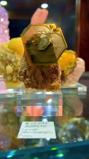 PERUVIAN BARYTE 🇵🇪 Baryte, also spelled barite, is a common mineral composed of barium sulphate (BaSO₄). It typically forms in hydrothermal veins, sedimentary rocks, and as a gangue mineral in ore deposits. Baryte crystallises in the orthorhombic system and often appears as tabular or prismatic crystals, though it may also occur in granular or massive habits. It is characterised by its high density, white to colourless appearance, and vitreous to pearly lustre. Due to its density and chemical 