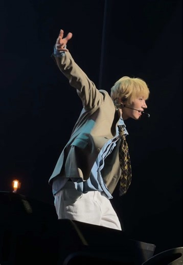 Celebrating TEN's Birthday with a SHINee Dance Cover