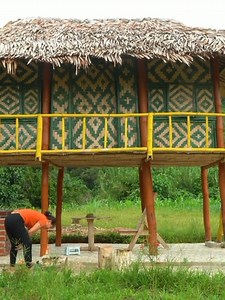 How a girl makes wooden tables and chairs from tree stumps, homemade tables and chairs #build #building #pourtoi #Outdoors #survival #camp #camping #shelter | Alison Netherveth