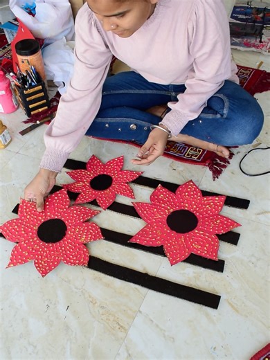 She is making this with cardboard ! Amazing #homedecor #walldecor #diyideas #cardboardcrafts #crafting #CraftEngineer | Craft Engineer